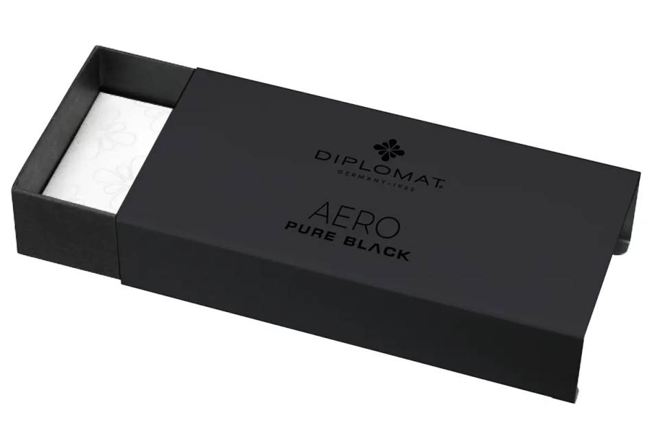 Diplomat Aero Fountain Pen - Pure Black Special Edition