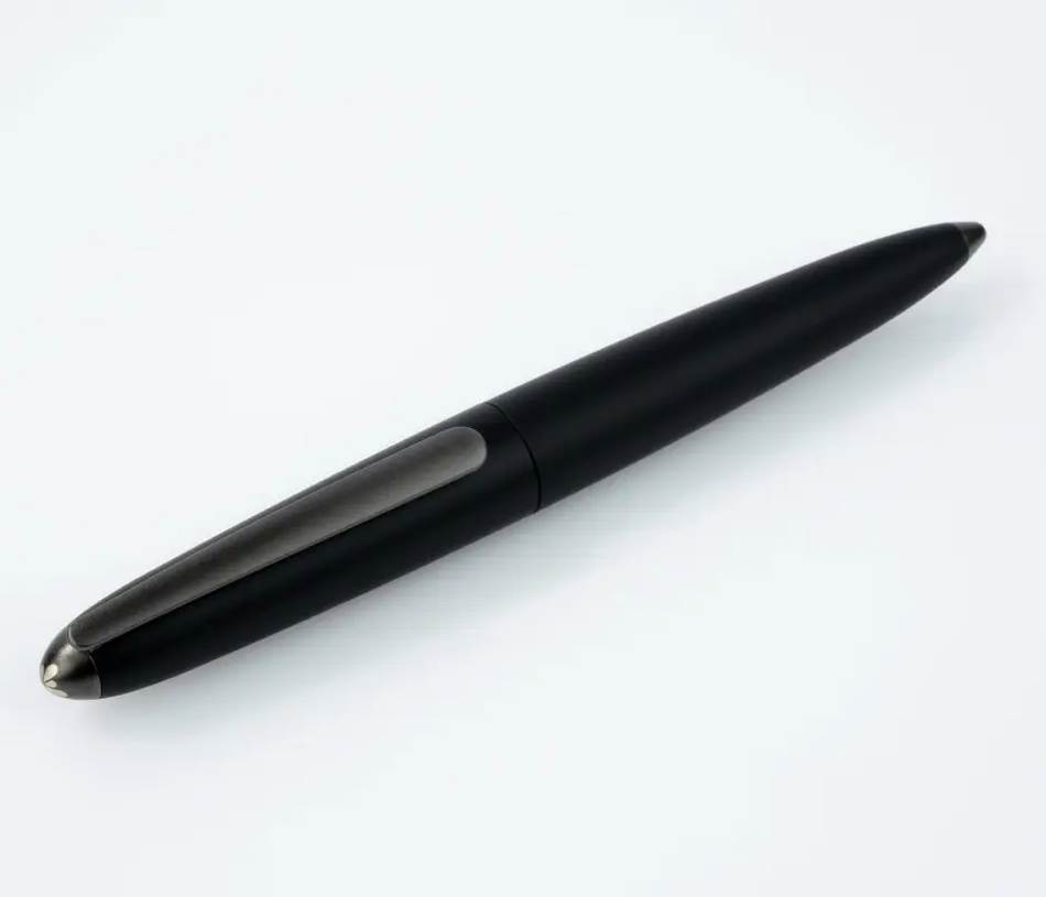 Diplomat Aero Fountain Pen - Pure Black Special Edition